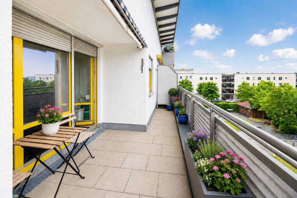 Charmante Dachgeschosswohnung mit sonniger Dachterrasse in gepflegter Wohnanlage, 81829 München (Berg am Laim Trudering-Riem)