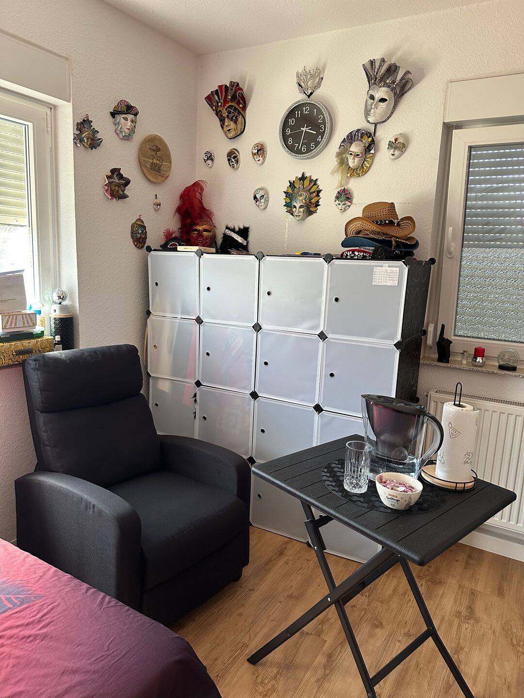 Schönes, helles Zimmer in ruhiger Lage mit zwei Fenstern, 70374 Stuttgart (Bad Cannstatt Sommerrain)