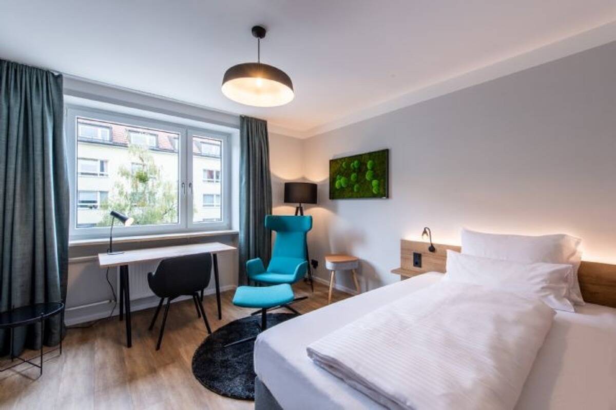 Möblierte Design-Whg mit zwei Schlafzimmern inklusive Arbeitsplatz + Balkon, Isarnähe, 81371 München (Sendling Thalk. Obersendl.-Forsten-Fürstenr.-Solln)