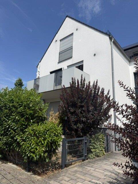 Geräumige 4-Zimmer-Wohnung mit Balkon in Friedrichsdorf Seulberg, 61381 Friedrichsdorf