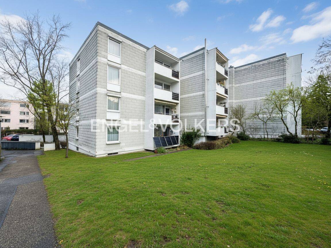 4-Zimmer-Wohnung mit 2 Balkonen im beliebten Regensburger Westen, 93049 Regensburg (Großprüfening-Dechbetten-Königswiesen Innenstadt Westenviertel)