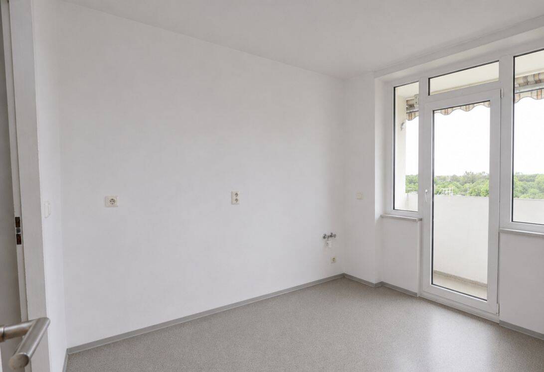 Erstbezug nach Teilsanierung – Sonnige 4-Zimmer-Wohnung mit großer Westloggia, 81735 München (Berg am Laim Ramersdorf-Perlach Trudering-Riem)