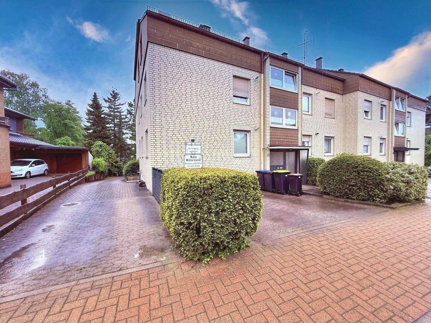 Helle 3-Zimmer-Wohnung Südbalkon im 1. Obergeschoss mit offener Garage, Waschkeller und Kellerraum, 31303 Burgdorf