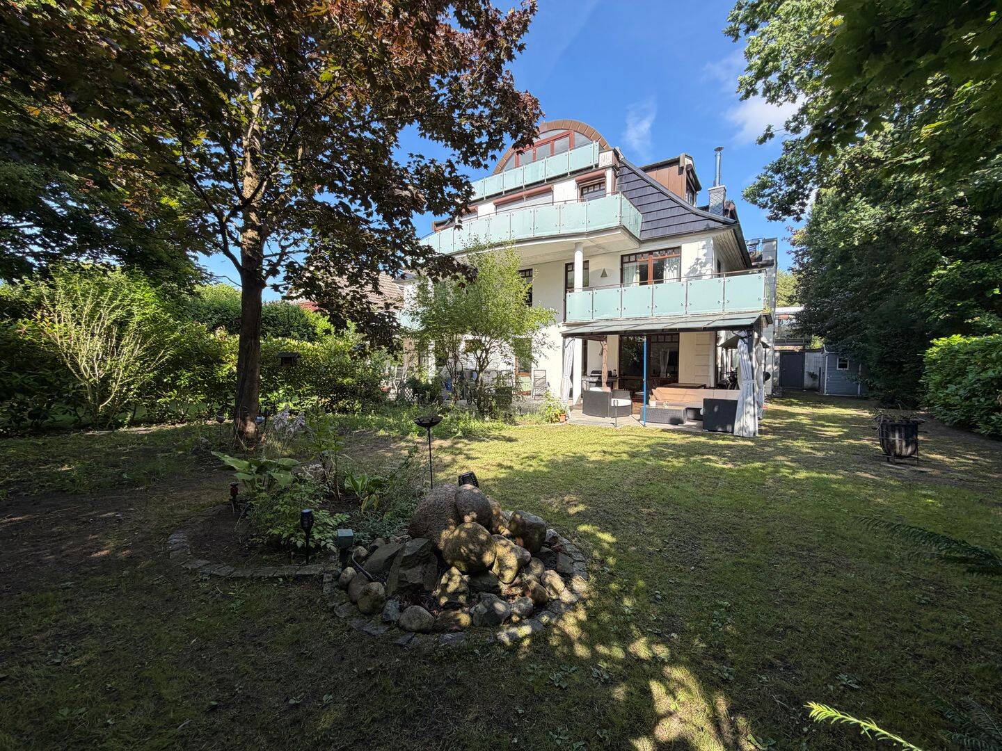 Gartenidylle mit Stil – Erdgeschosswohnung mit großem Garten und 2 TG-Stellplätzen in Hummelsbüttel, 22339 Hamburg (Hamburg-Nord Fuhlsbüttel Hummelsbüttel)