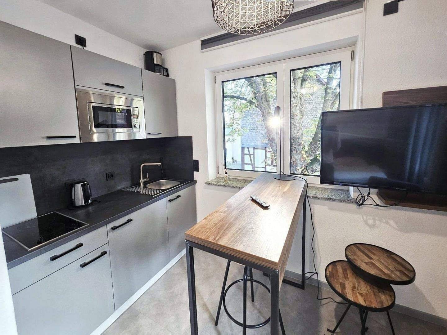 Ab Sofort – modern möbliertes ruhiges Wohnen – im Ffm-Schwanheim, 60529 Frankfurt am Main (Schwanheim)