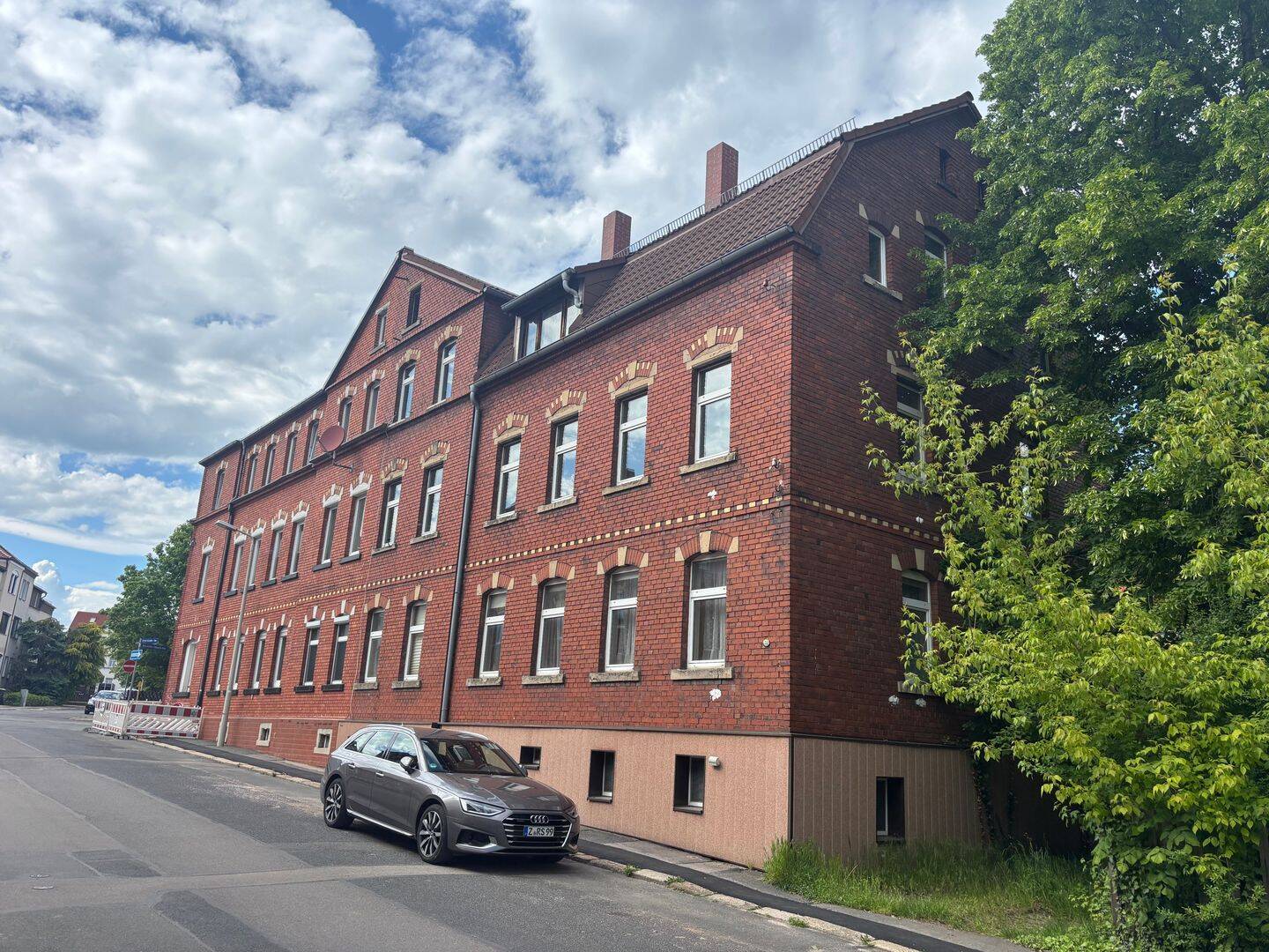 Mehrfamilienhaus mit Ausbaupotenzial, 8062 Zwickau