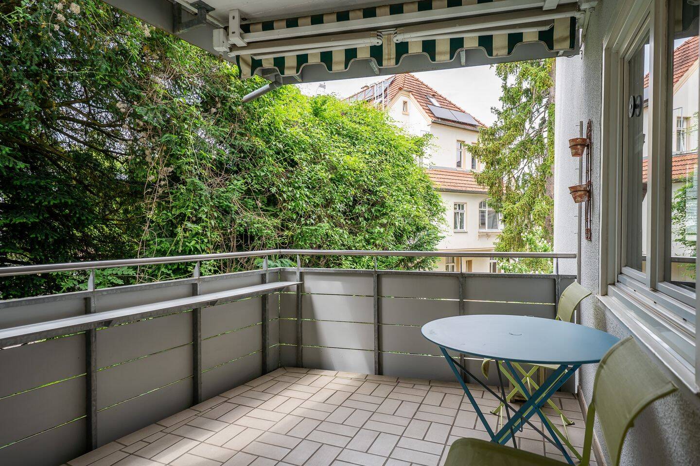 Möblierte 2,5-Zimmer-Wohnung mit Balkon in Toplage auf der Gänsheide, 70184 Stuttgart (Frauenkopf Mitte Ost Süd)