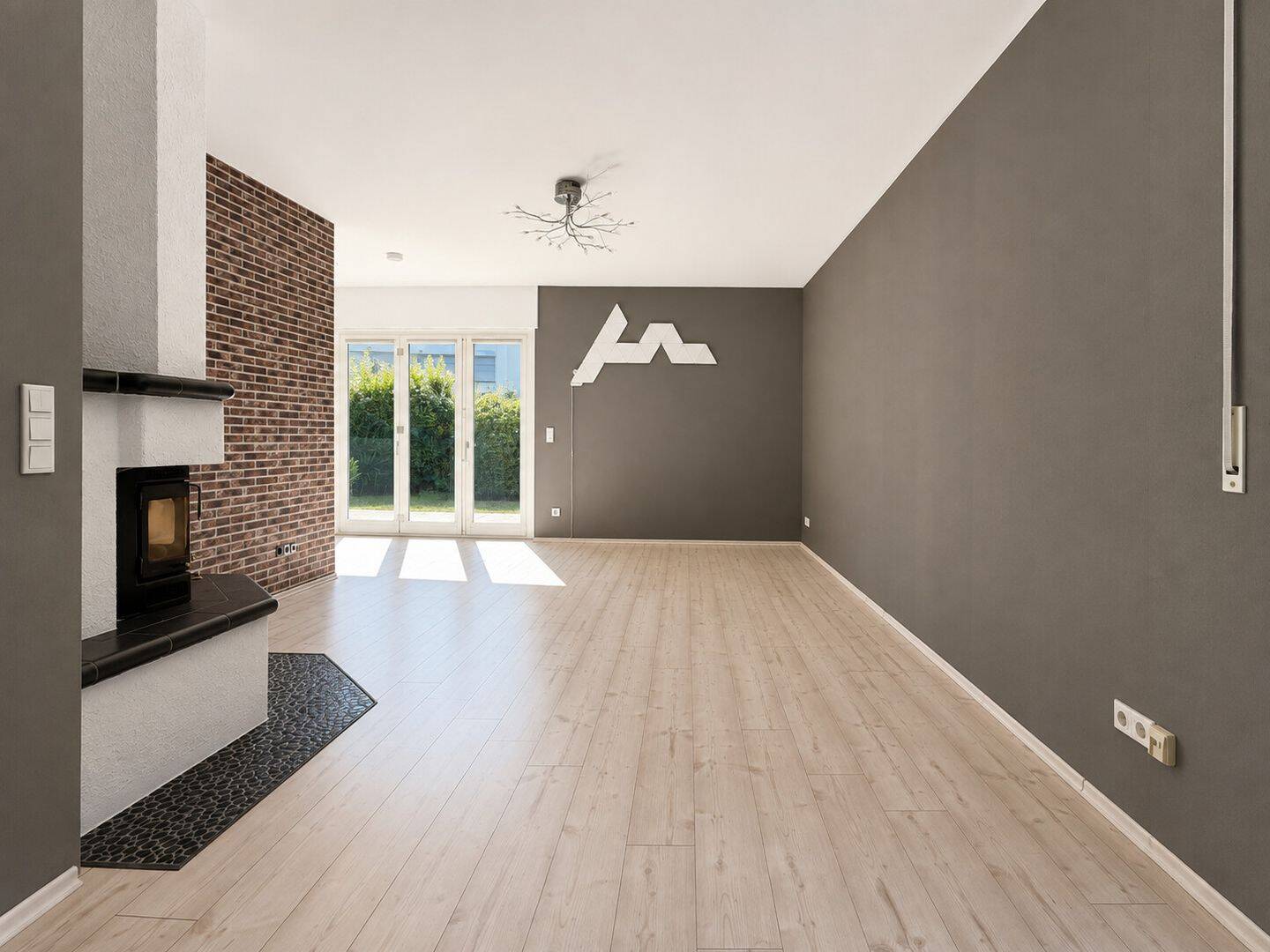 Stadtkomfort trifft Gartenglück: Charmante Wohnung mit Kamin, 60488 Frankfurt am Main (Hausen Praunheim Rödelheim)