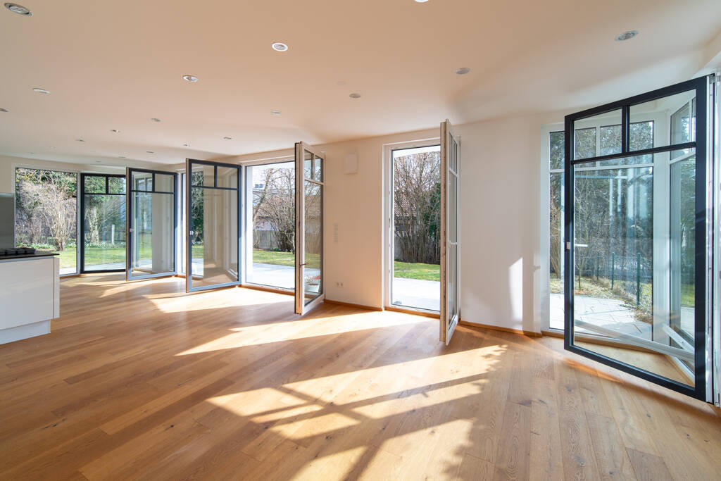 Hausgefühl in Starnberg: Exklusive Maisonette mit 430 m² Privatgarten und sofort bezugsfrei, 82319 Starnberg