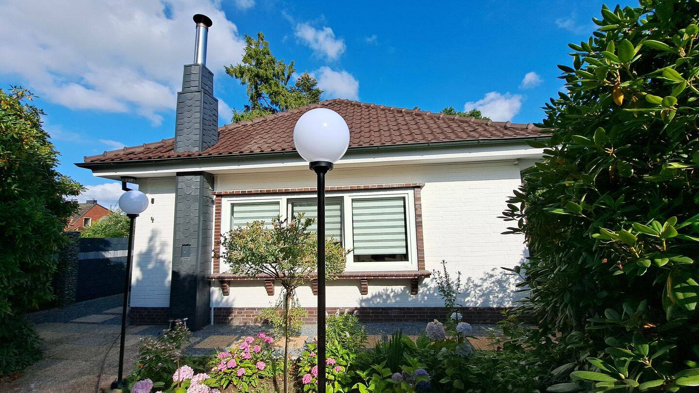 Modernisiertes Einfamilienhaus mit eigenem Wald – stilvolles Wohnen in Horsten, 26446 Friedeburg