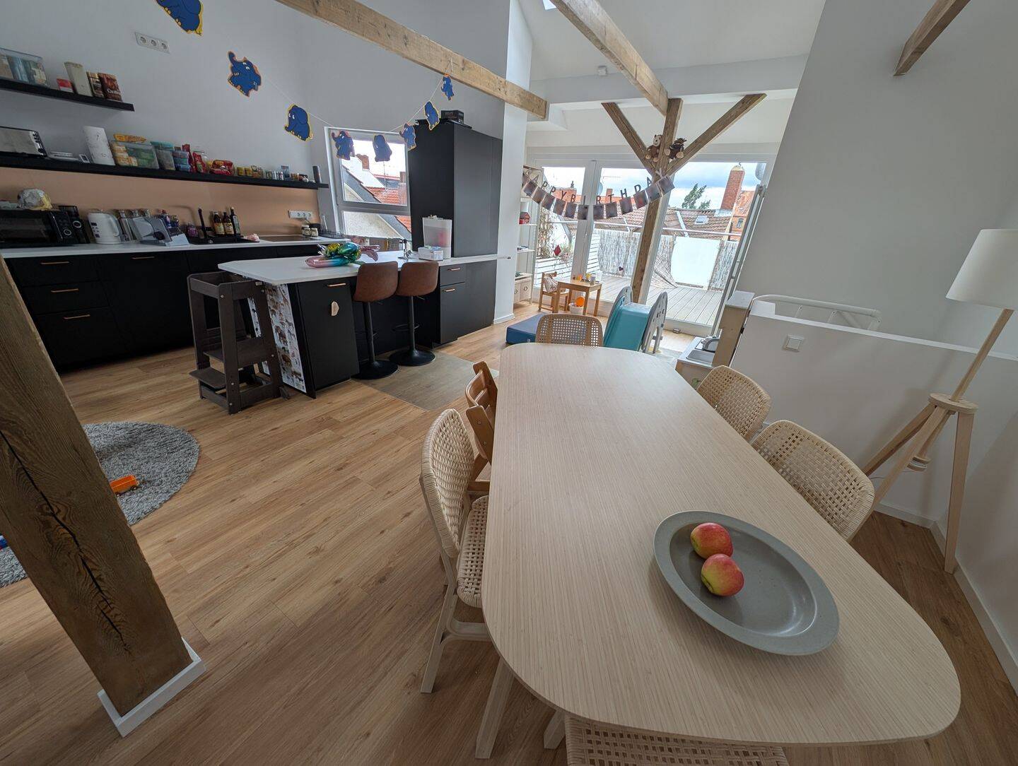 Wohnen im Herzen der Oststadt – Altbau über zwei Ebenen mit Blick über die Dächer – 30161 Hannover – Bild 1 von 1