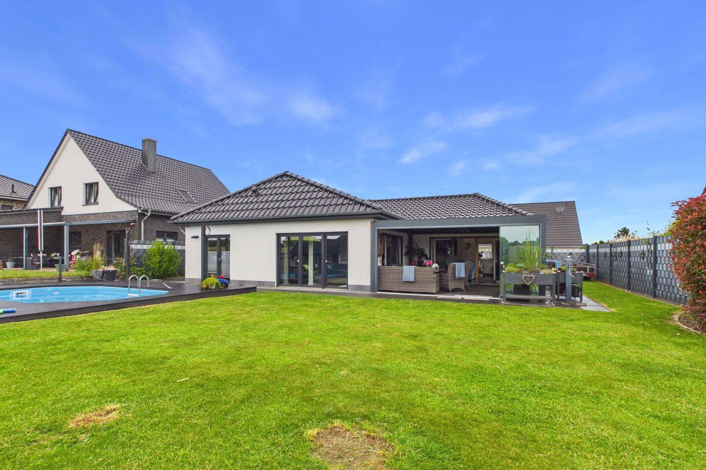 Neubau Bungalow im gehobenen Stil mit Pool, 29683 Bad Fallingbostel