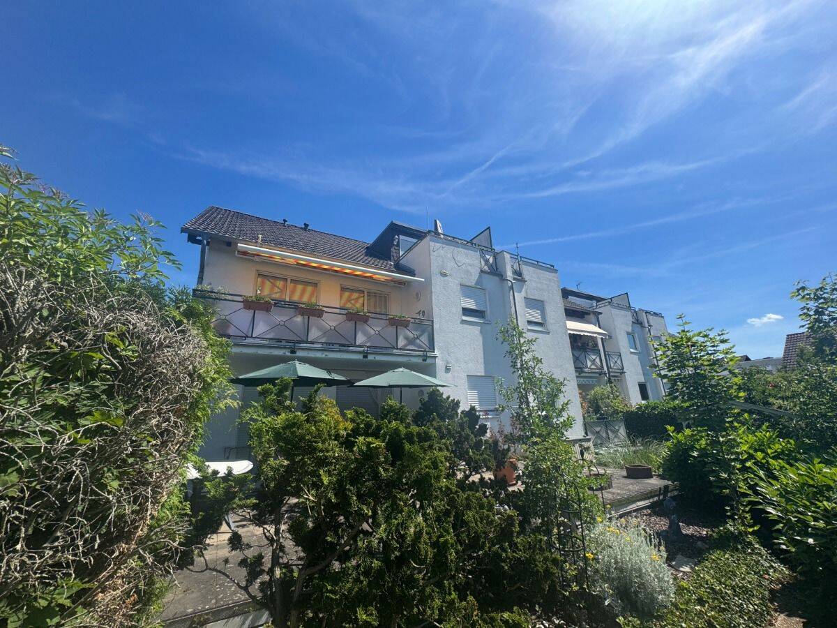 Schön gelegene Dachgeschoss-Wohnung mit Balkon und schönem Ausblick!, 63517 Rodenbach