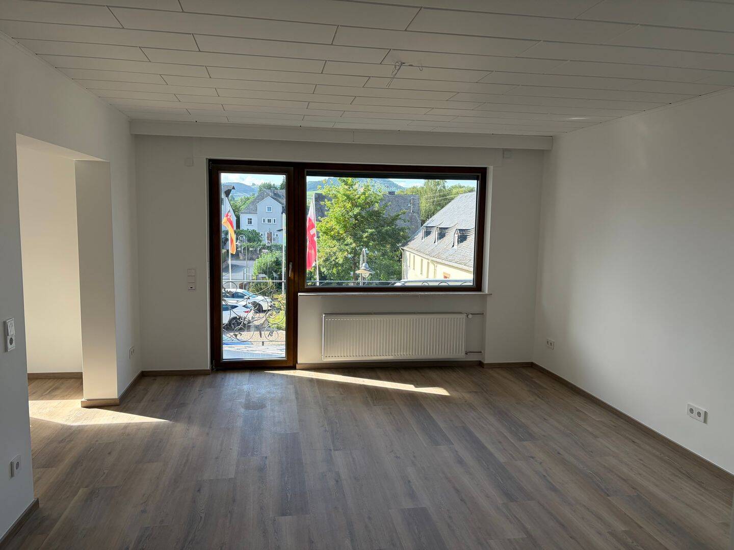 Helle und offene Wohnung mit Balkon, 54340 Klüsserath