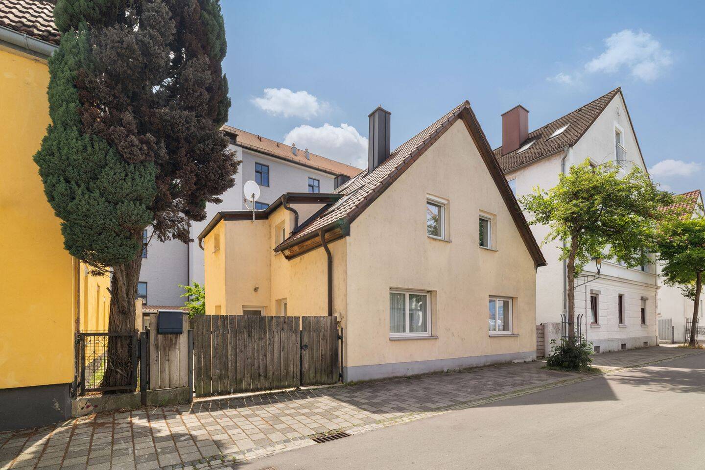 *KÄUFER-PROVISIONSFREI*: Familienfreundliches EFH mit Garage und Nebengebäude in A-Oberhausen, 86154 Augsburg (Oberhausen)