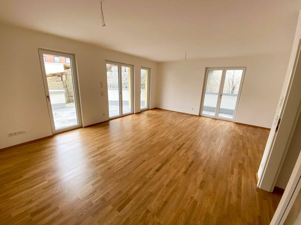 Helle 3-Zimmer Wohnung mit großer Terrasse, 84036 Landshut