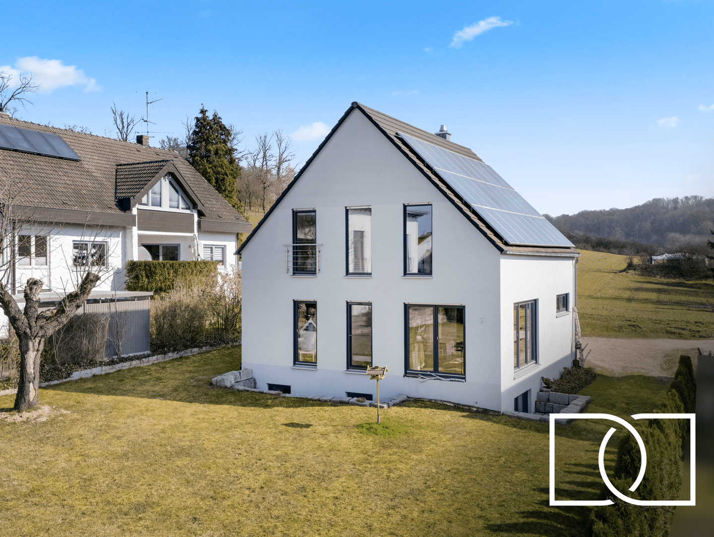Einzigartiger Baustil! Neuwertiges Einfamilienhaus mit Galerie und WU-Keller in naturnaher Lage, 91361 Pinzberg
