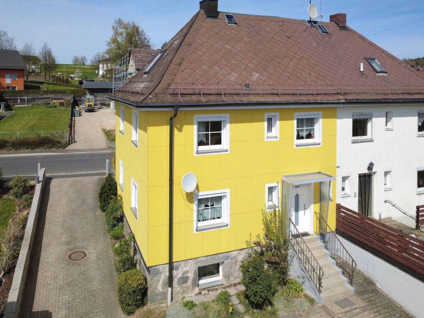 Doppelhaushälfte mit Garten und Doppelgarage im idyllischen Konnersreuth, 95692 Konnersreuth
