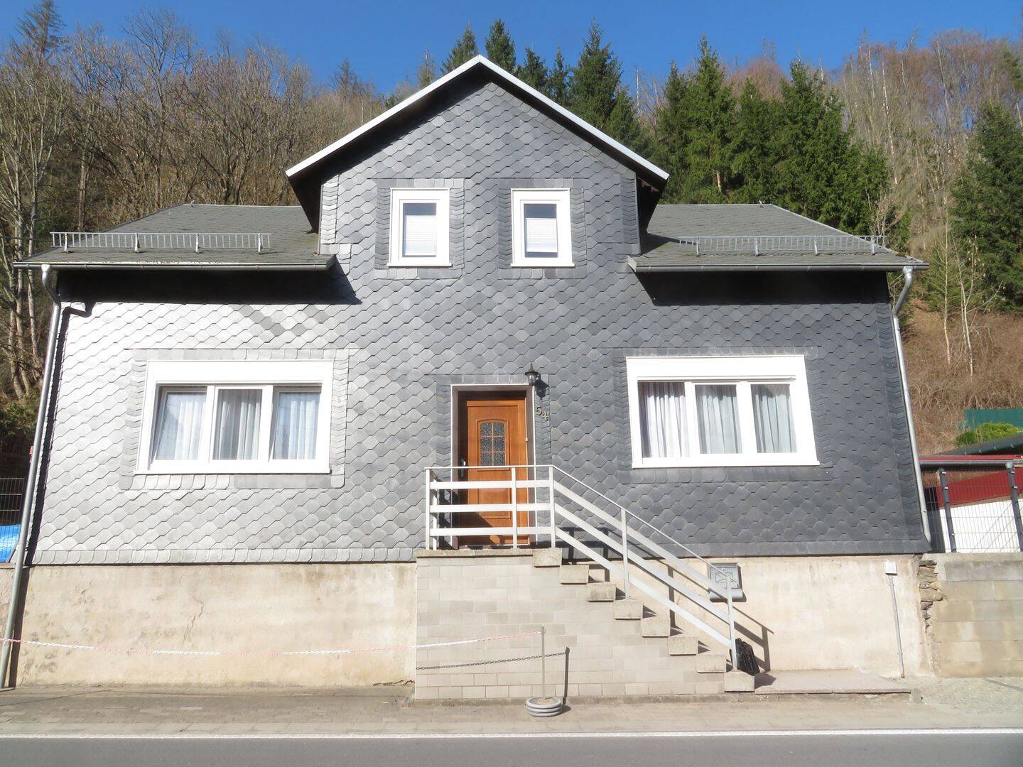 Freistehendes Einfamilienhaus in sonniger und zentraler Wohnlage (Südhang) in Mellenbach, 98744 Schwarzatal (Mellenbach-Glasbach)