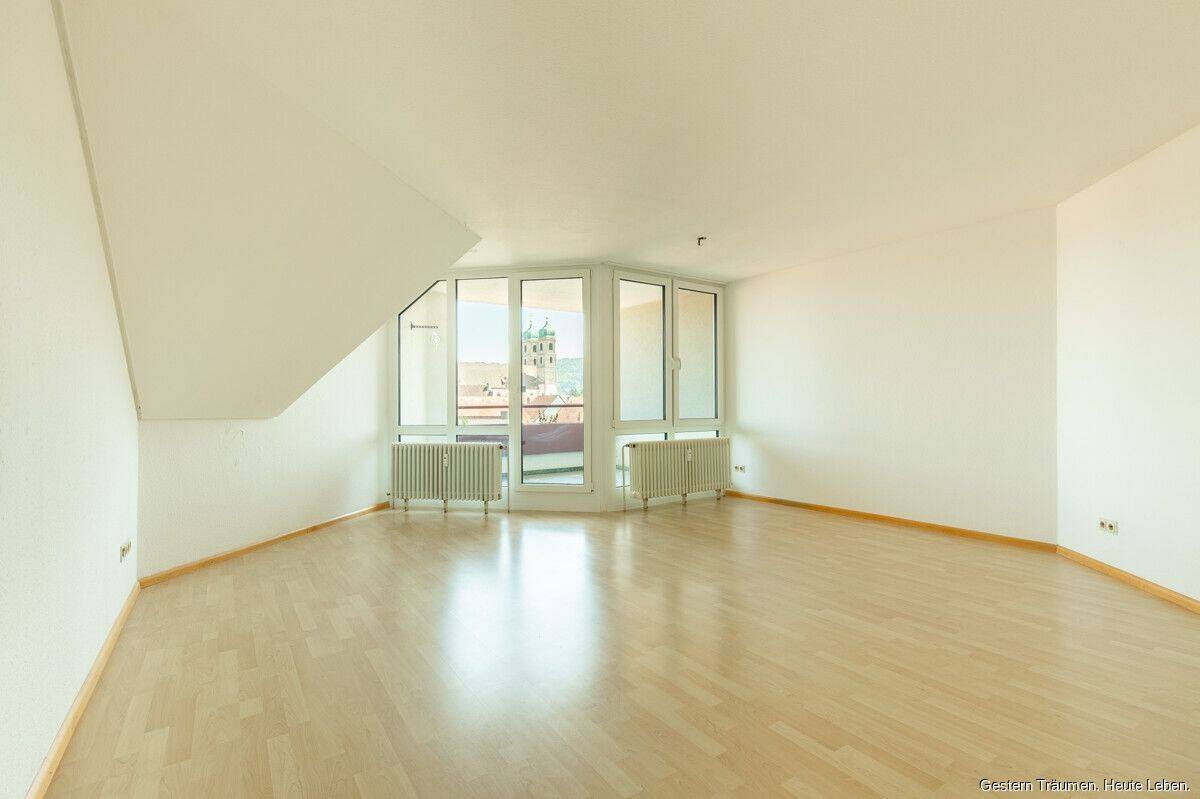 PROVISIONSFREI: 2-Zimmer-Dachgeschosswohnung mit Loggia und Blick auf das Münster in zentraler Lage, 79713 Bad Säckingen