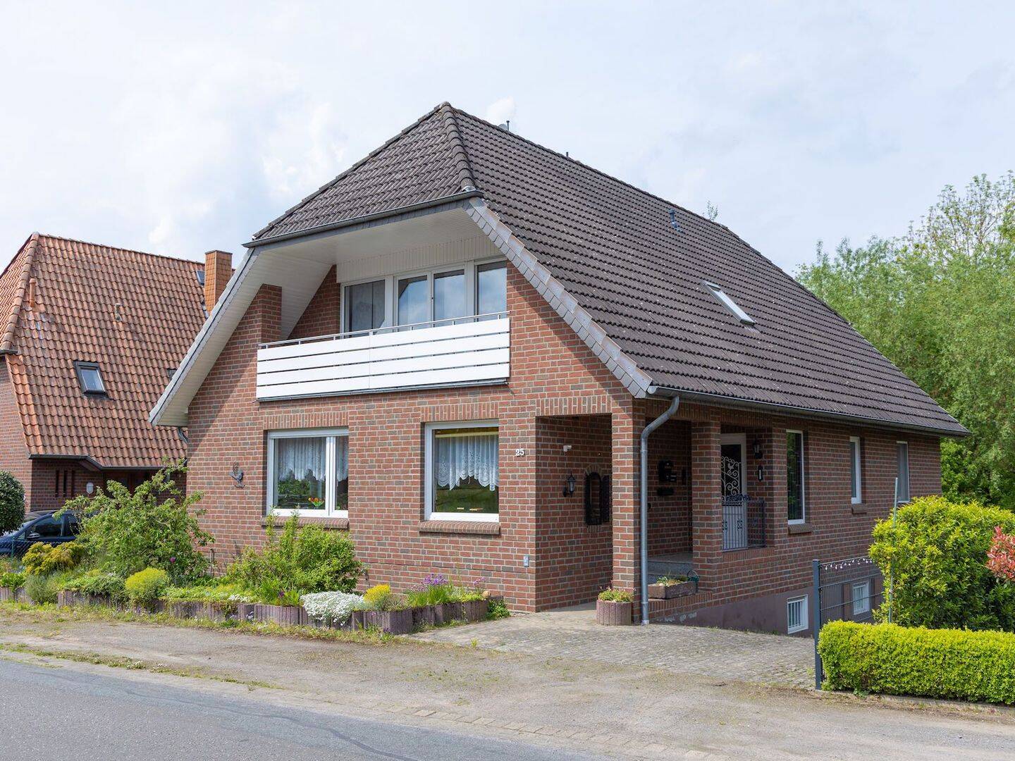 Zweifamilienhaus in ruhiger Syker Lage – solide Substanz mit zusätzlicher Einheit im Souterrain, 28857 Syke