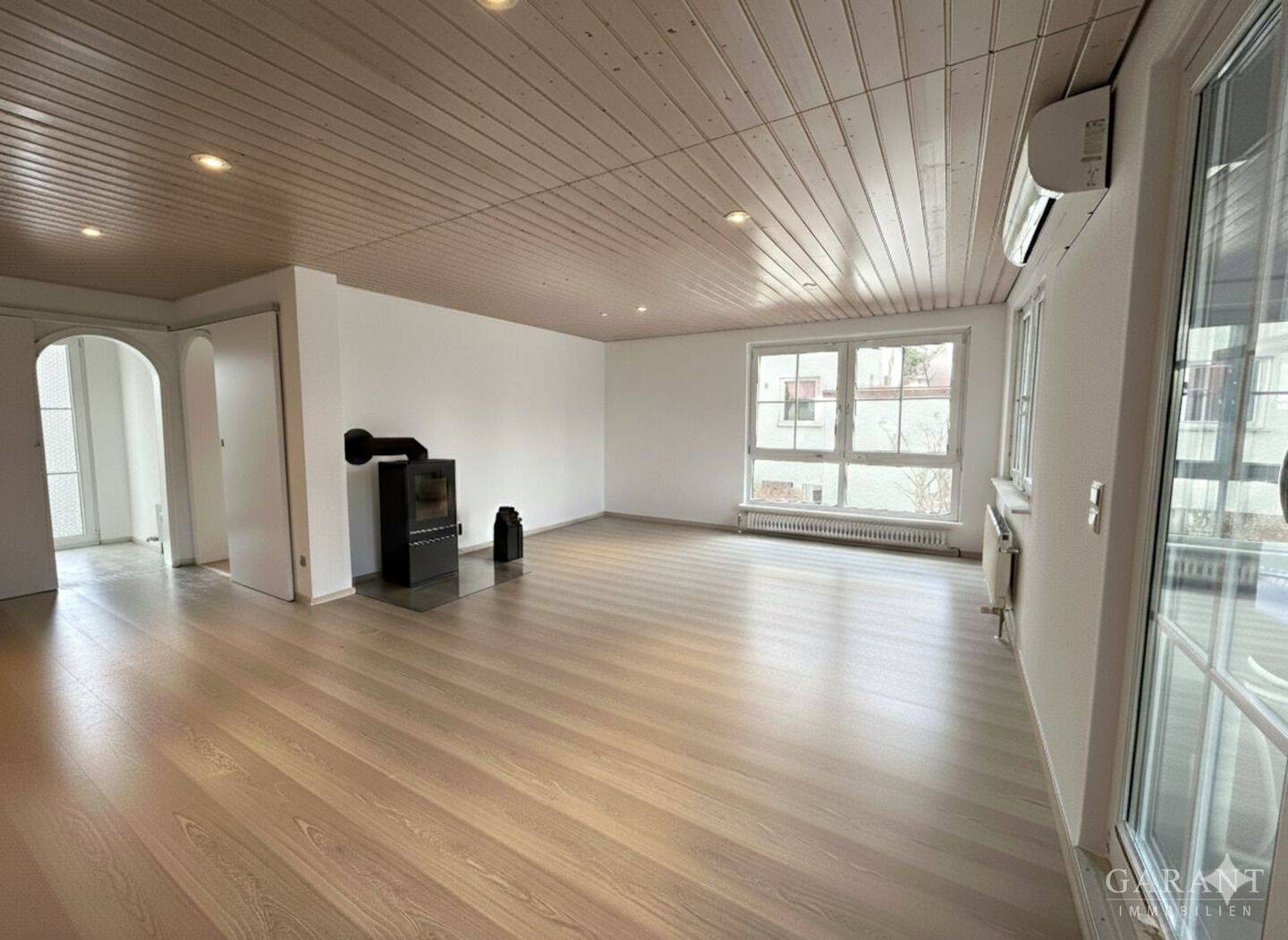 Helle 2 Zimmer-Wohnung mit Balkon und Garage!, 73734 Esslingen am Neckar