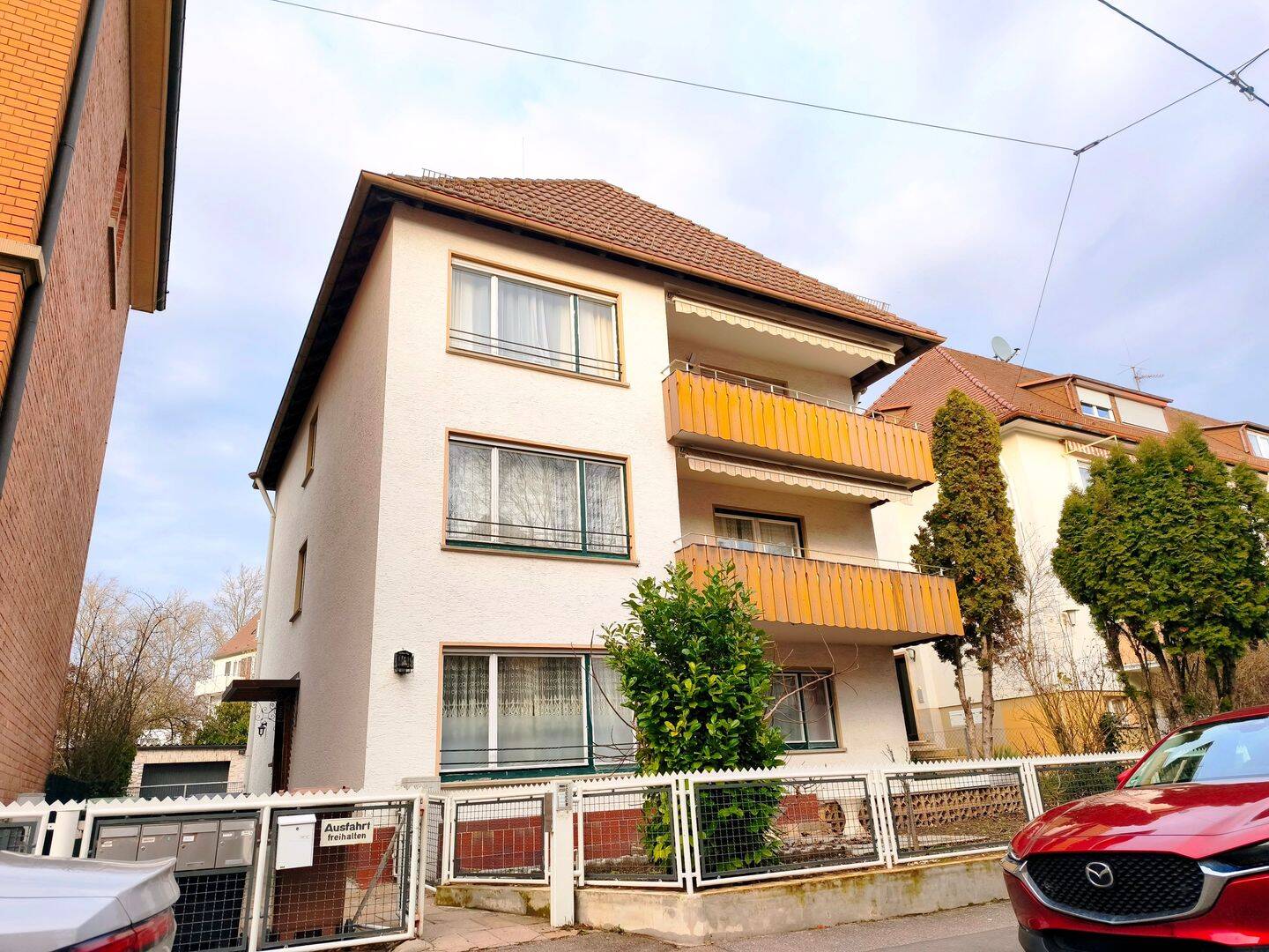 4-Familienhaus mit 2 Garagen und Garten, 70195 Stuttgart (Botnang)
