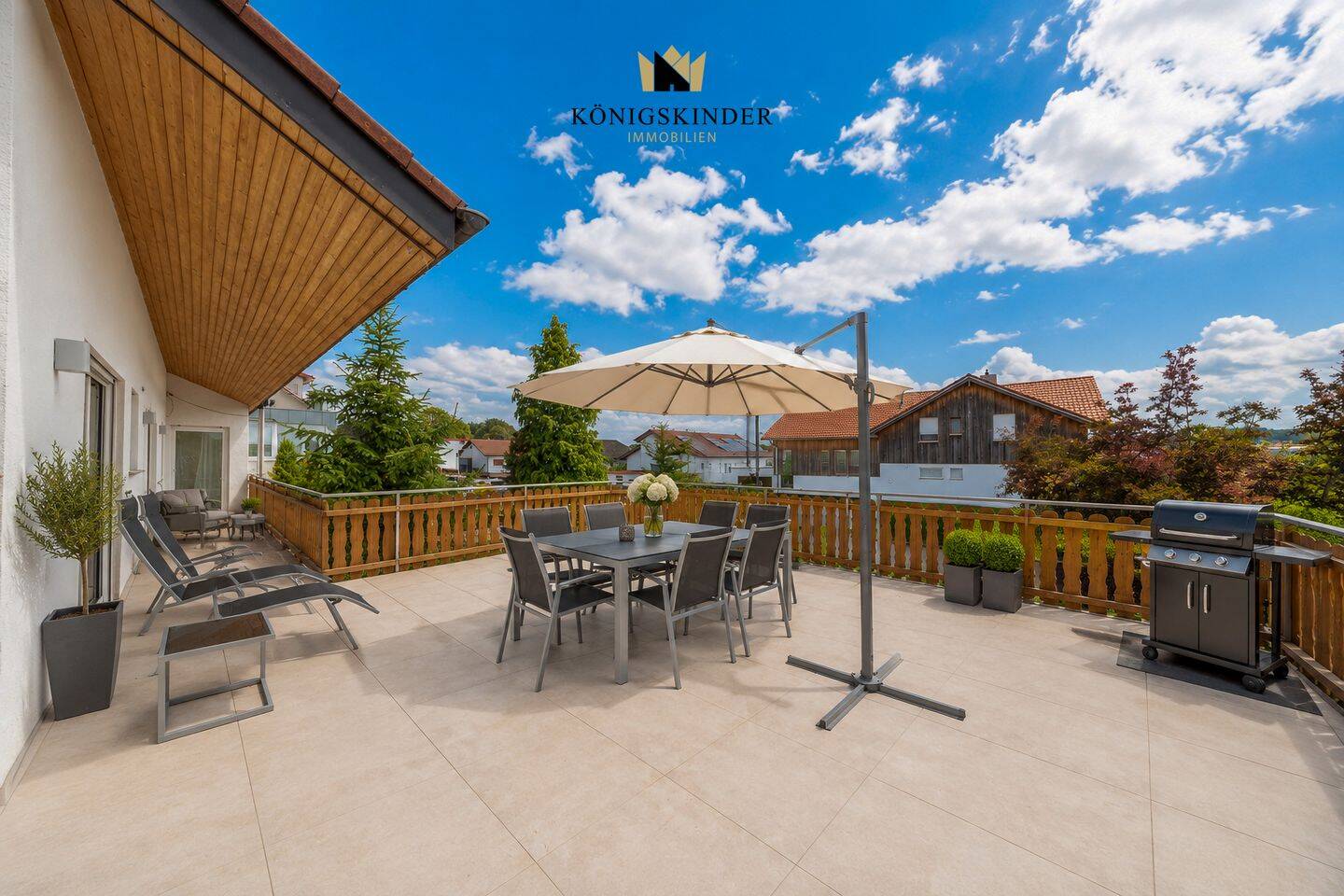 Wohnen und vermieten: Top-modernisiertes 3-Parteien-Haus mit großem Grundstück in ruhiger Lage, 89542 Herbrechtingen