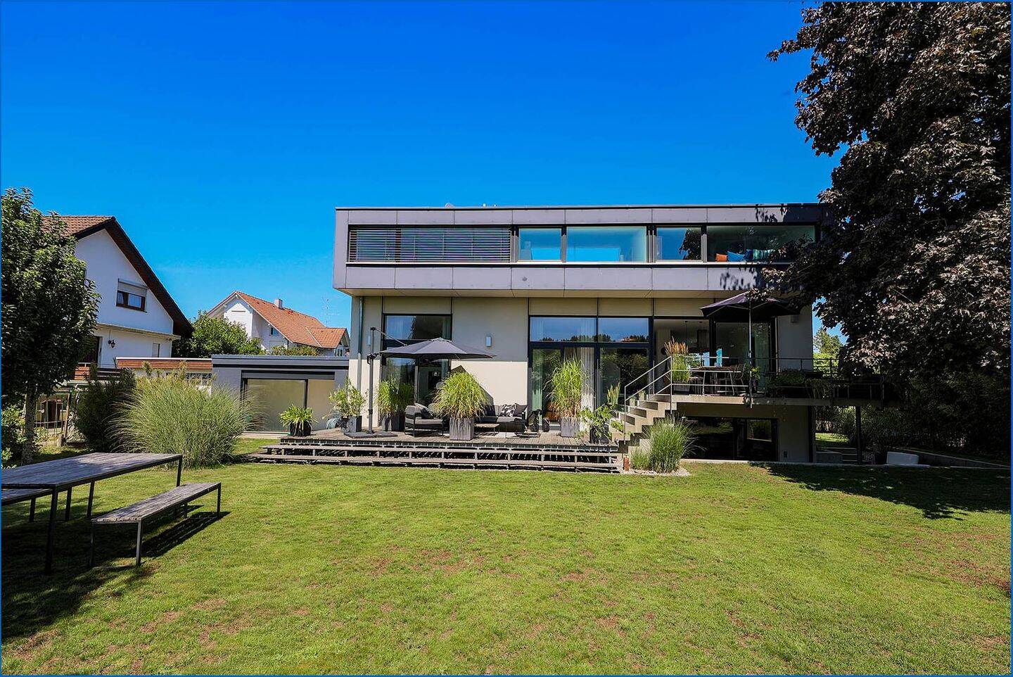 Architektonisch anspruchsvolle Villa in Moos – Wohnen mit besonderem Flair, 78345 Moos