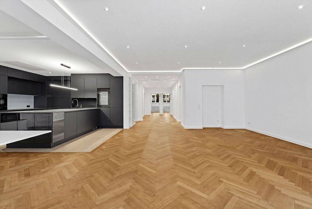 Zeitlose Architektur, exklusives Ambiente: topsanierte Gartenwohnung, 211 m², 3 Bäder, Terrasse, 40476 Düsseldorf (Derendorf Golzheim Pempelfort)