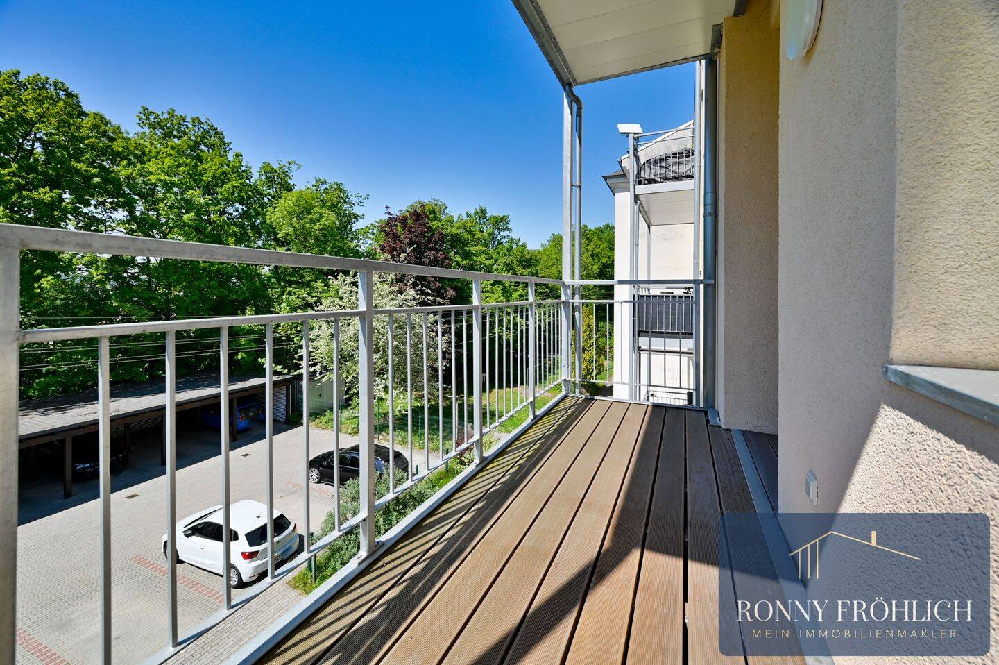 sanierte, voll ausgestattete 2 Raum Wohnung mit Balkon, Fußbodenheizung und Carport in Glauchau, 8371 Glauchau