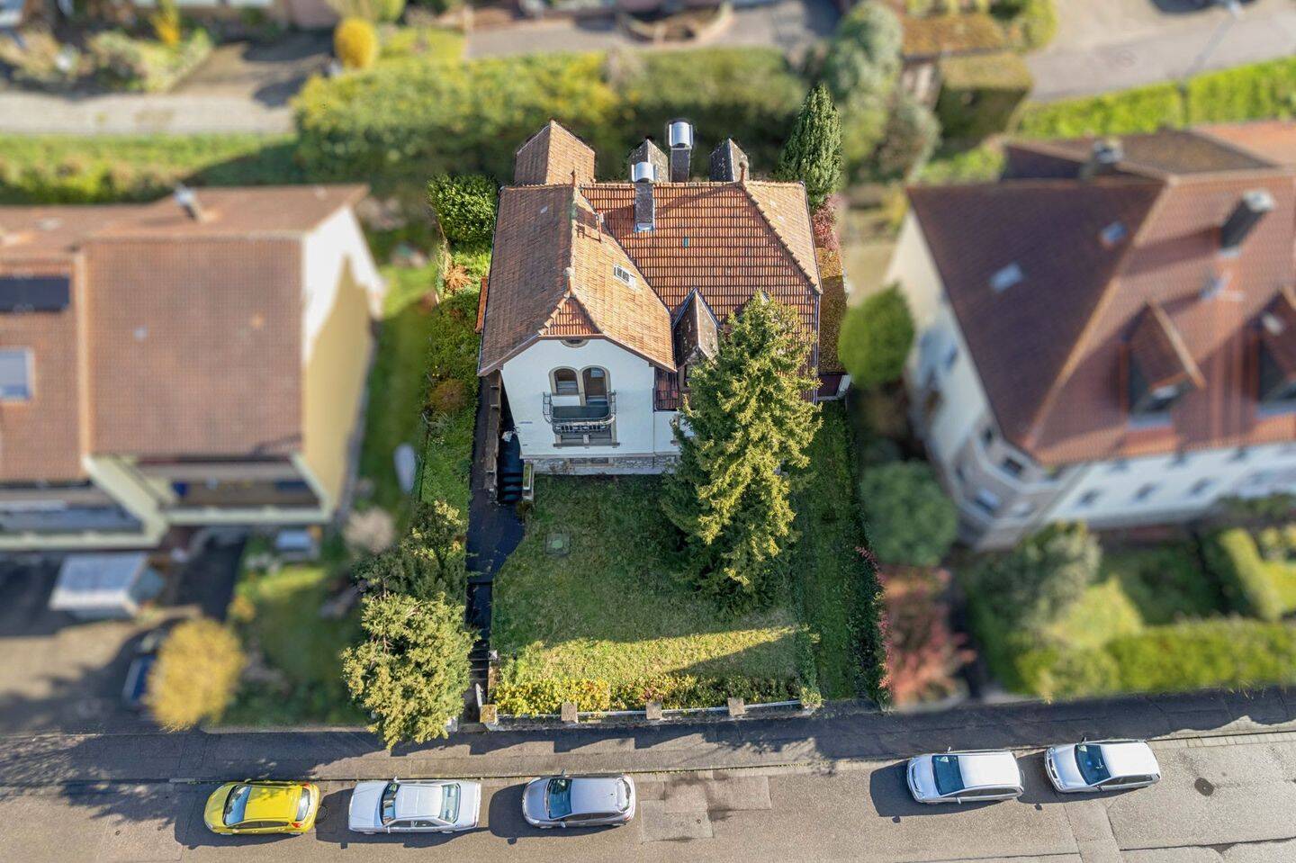 Stilvolles Einfamilienhaus, Baujahr 1935, in sehr guter Wohnlage von Bruchsal (sanierungsbedürftig), 76646 Bruchsal
