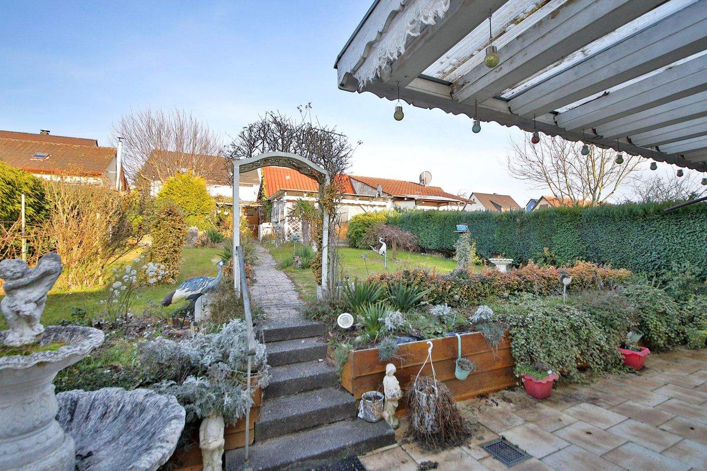 Ruhige Lage, sonniger Garten, Garage – Doppelhaushälfte zum Modernisieren, 75233 Tiefenbronn