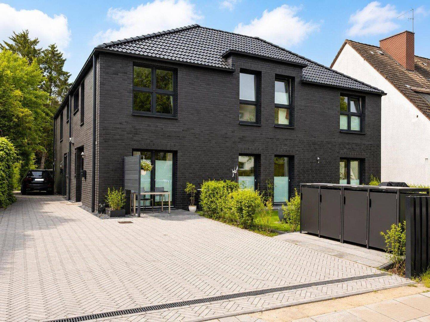 Neuwertige Doppelhaushälfte in Hamburg-Oldenfelde | 157 m² · 6 Zimmer · Südwest-Garten, 22147 Hamburg (Wandsbek Rahlstedt)