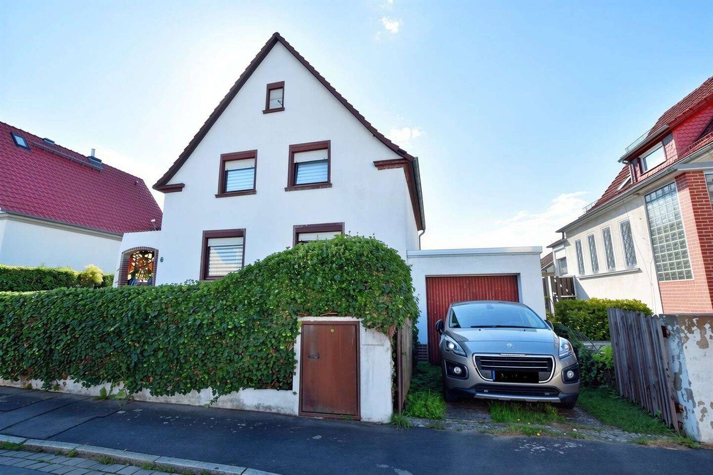 Großes Zweifamilienhaus mit großer Grundstücksfläche in begehrter Lage!, 30419 Hannover
