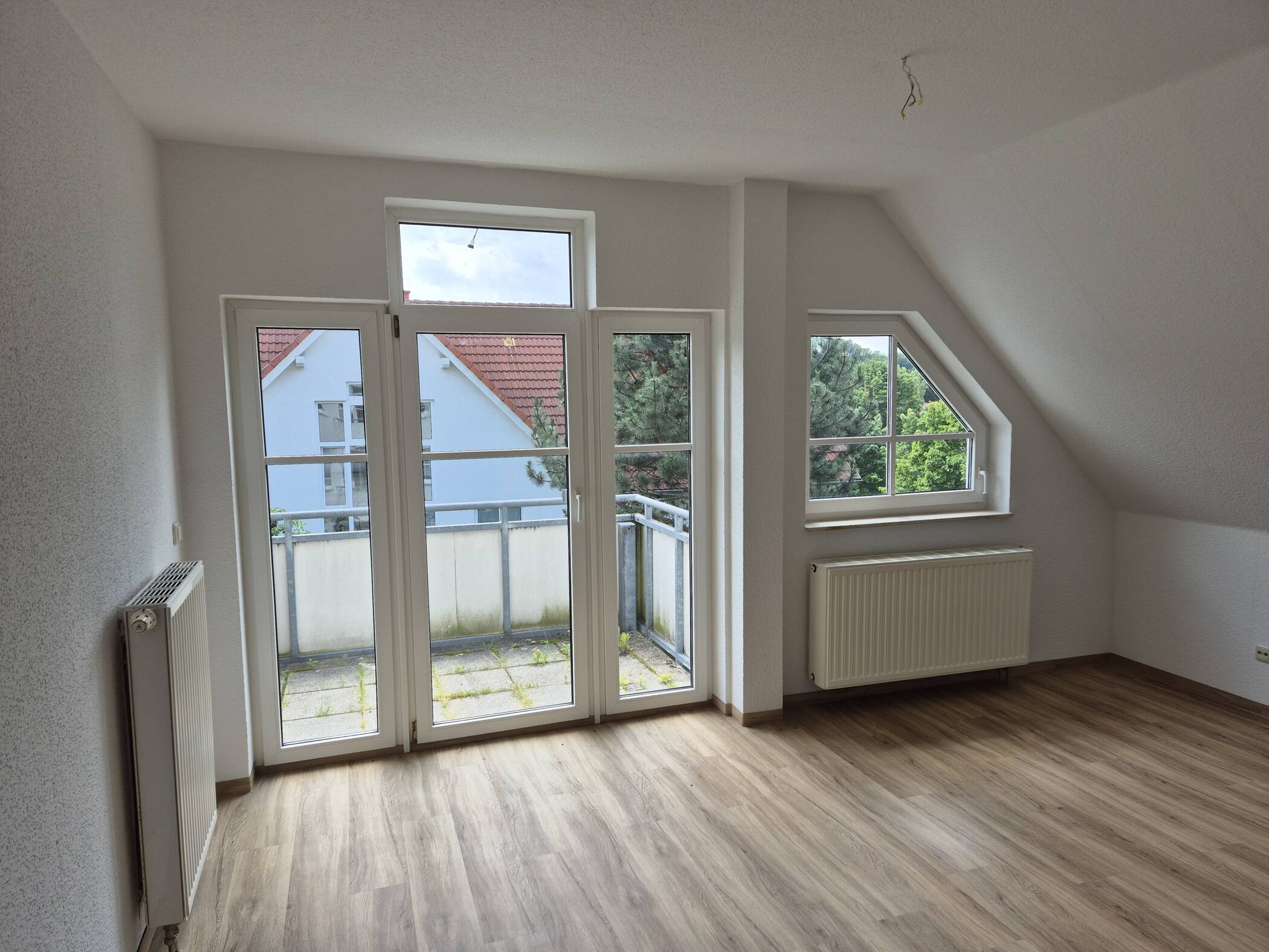 KURZFRISTIG- NEU!!! VERKAUF 2 DGWHG- MIT BALKON+ STELLPLATZ/ WE- LEGEFELD, 99428 Weimar