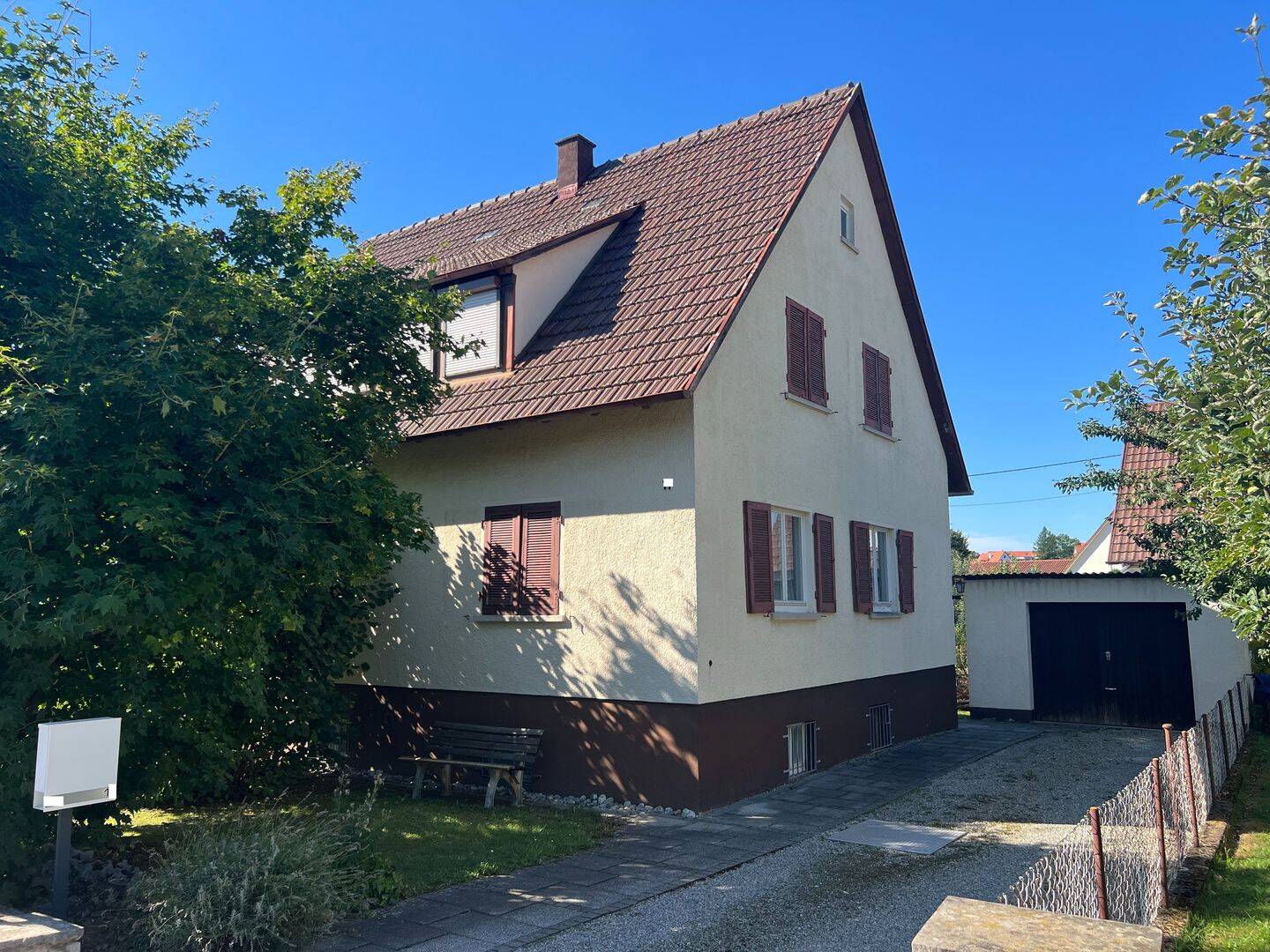 Haus mit schönem Grundstück in ruhiger und guter Lage, 72810 Gomaringen