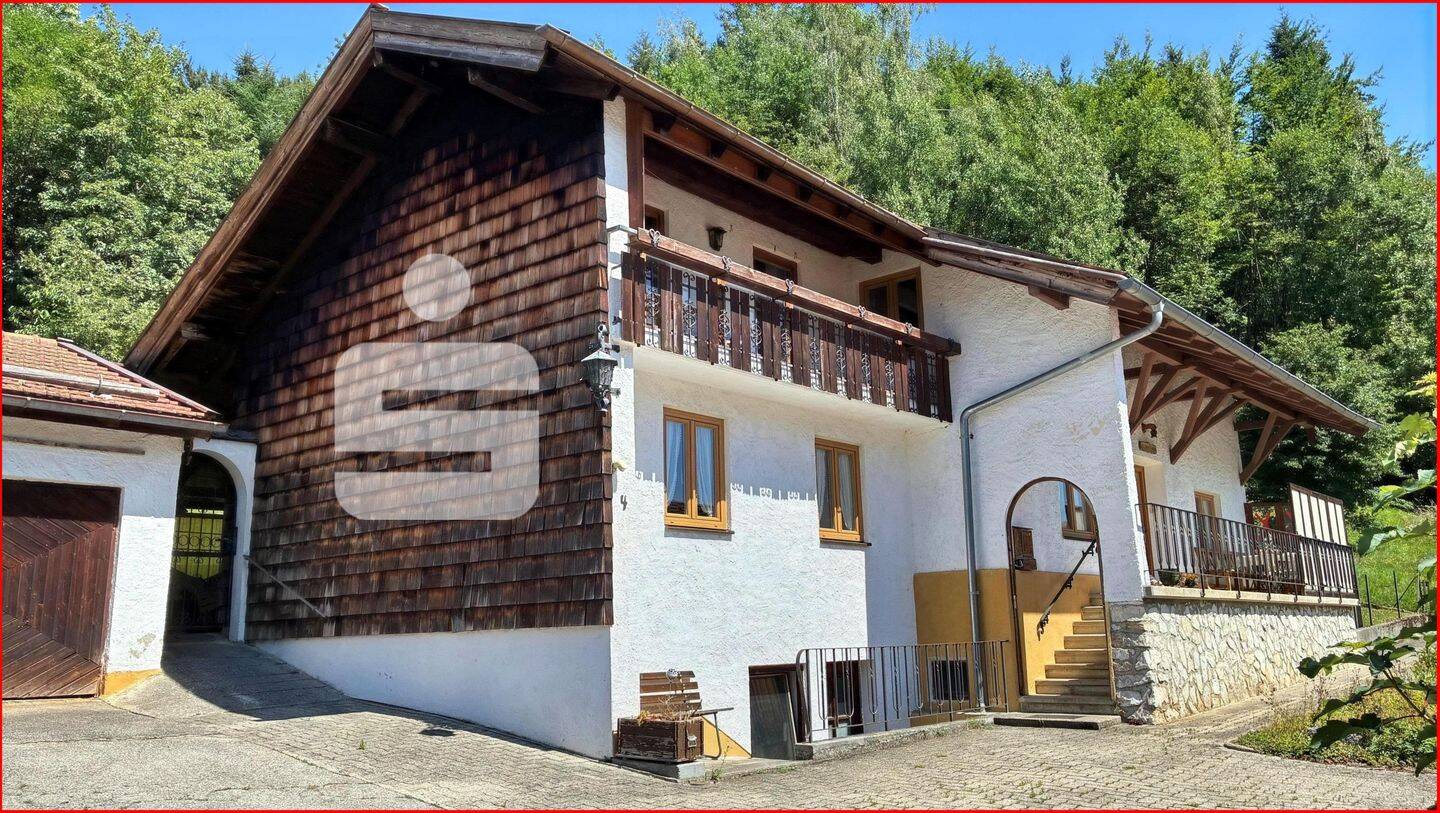 „IHR RÜCKZUGSORT IM GRÜNEN – Haus mit Potential in idyllischer Hanglage ! „, 83317 Teisendorf