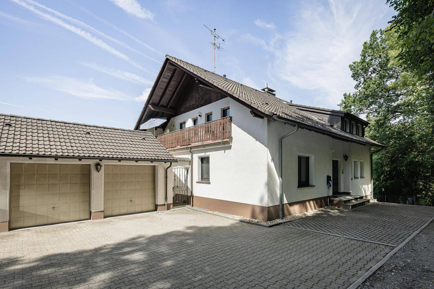 Wohnen und Investieren unterhalb der Burg Volmarstein – attraktives 4-Familienhaus in Wetter-Volmarstein, 58300 Wetter (Ruhr)