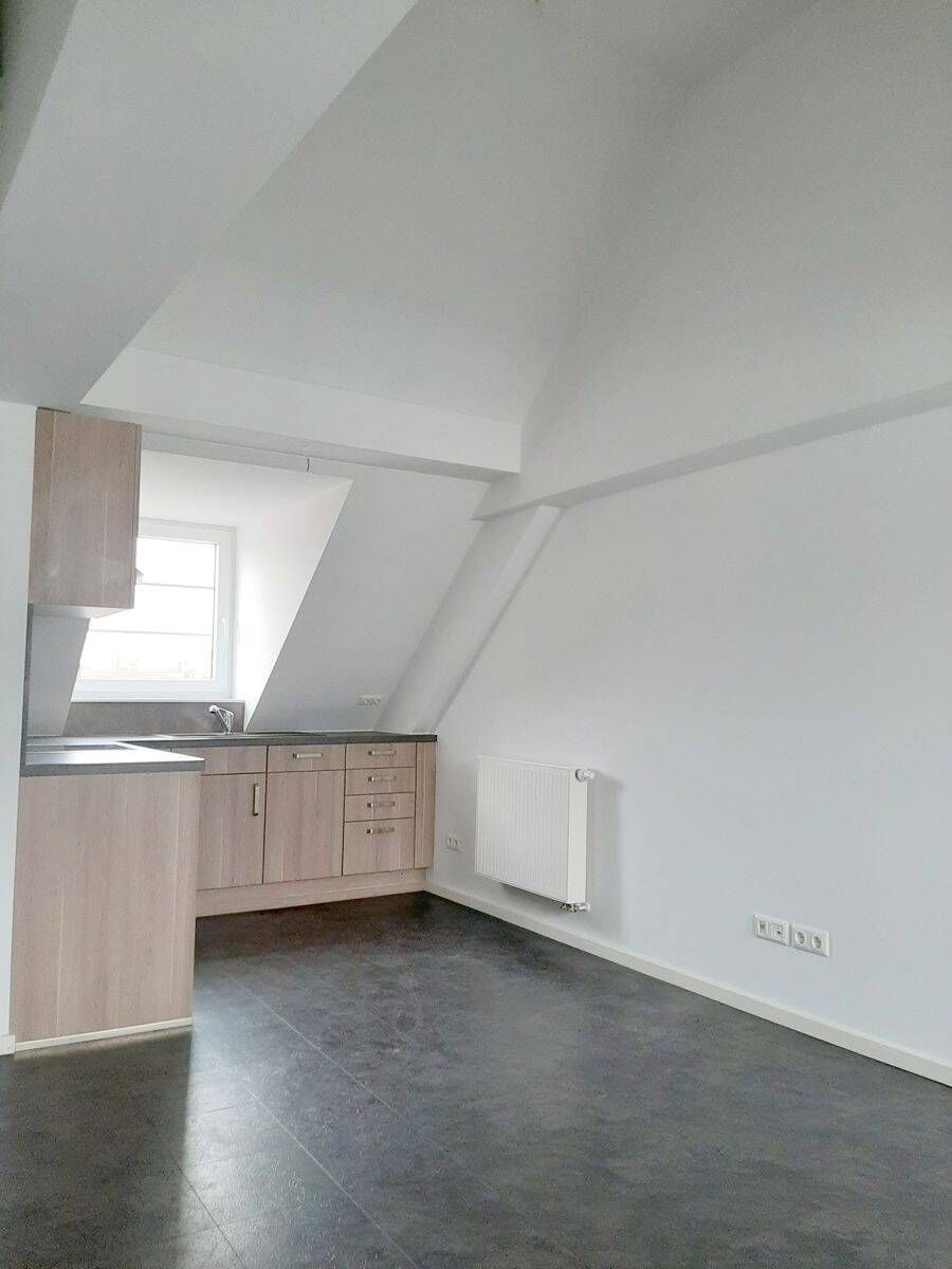 Pfiffiges Dachgeschossapartment mit besonderem Flair – EBK ablösefrei – sofort verfügbar, 86153 Augsburg (Innenstadt)
