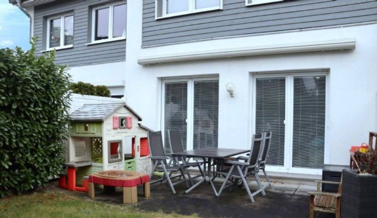 Modernes Reihenmittelhaus für die große Familie in bester Lage von Pinneberg, 25421 Pinneberg