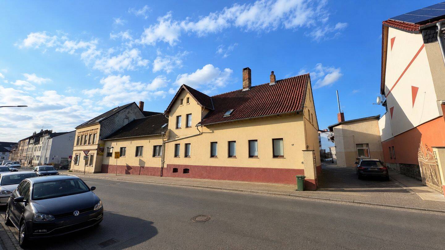 Schöningen: 8,9 % Rendite: 4-Parteienhaus mit 4 Garagen, 38364 Schöningen