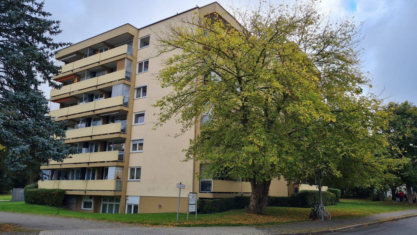 Renovierte 2 Zimmer Wohnung mit Balkon in sehr guter Lage – NÜRNBERG- Mögeldorf, 90480 Nürnberg (Gleißhammer Mögeldorf Tiergarten Weichselgarten Zerzabelshof)