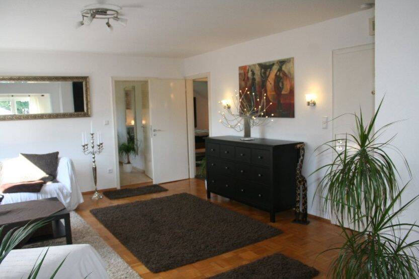Möblierte 4-Zimmer-Wohnung mit Balkon im Märchenviertel von Karlsruhe-Rüppurr, 76199 Karlsruhe (Rüppurr Weiherfeld-Dammerstock)