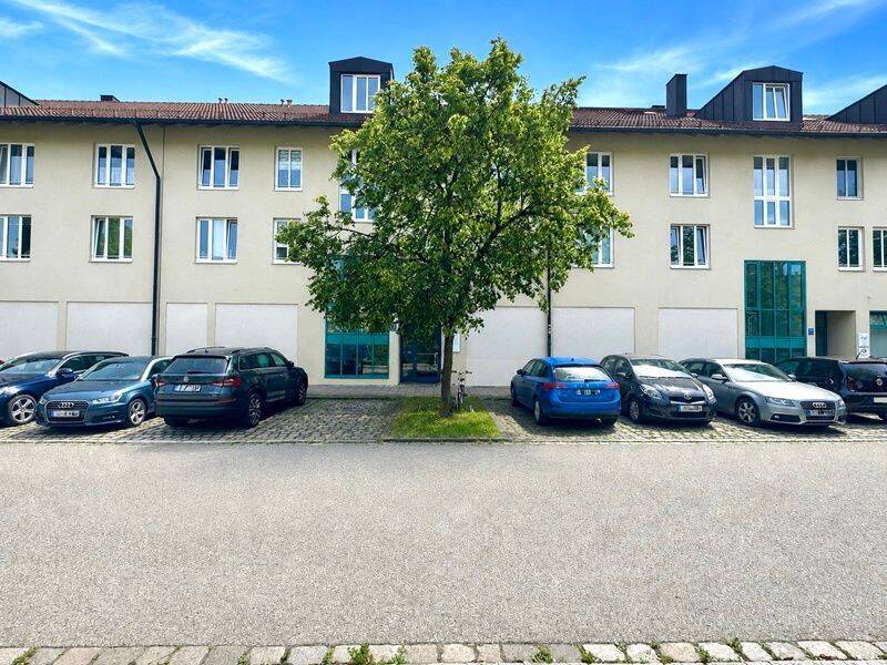 Gemütliche 2 Zimmerwohnung mit Ostbalkon und Lift in zentraler Lage von Höhenkirchen, 85635 Höhenkirchen-Siegertsbrunn