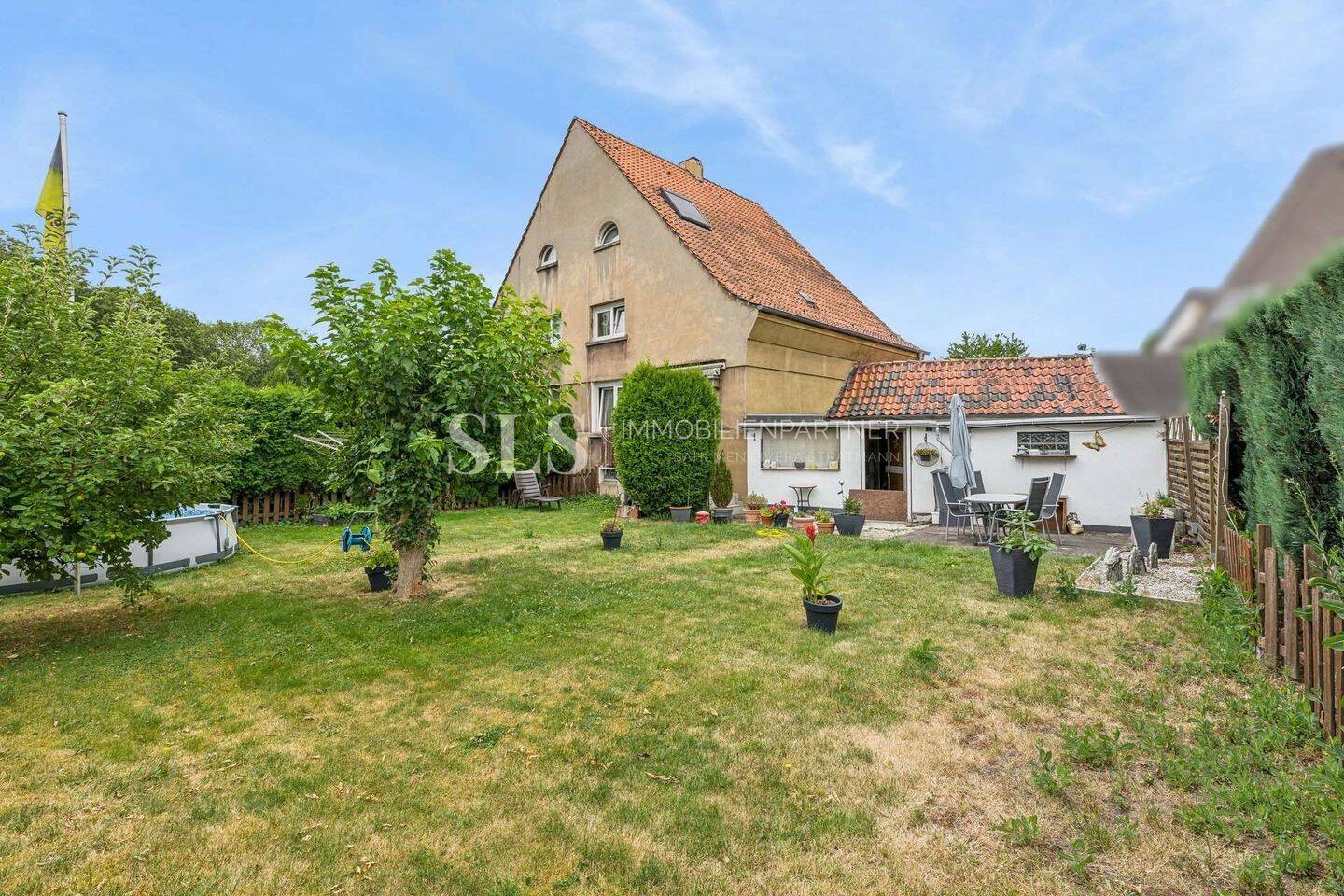 Charmante Doppelhaushälfte mit Garten und Potenzial zur individuellen Modernisierung, 59199 Bönen