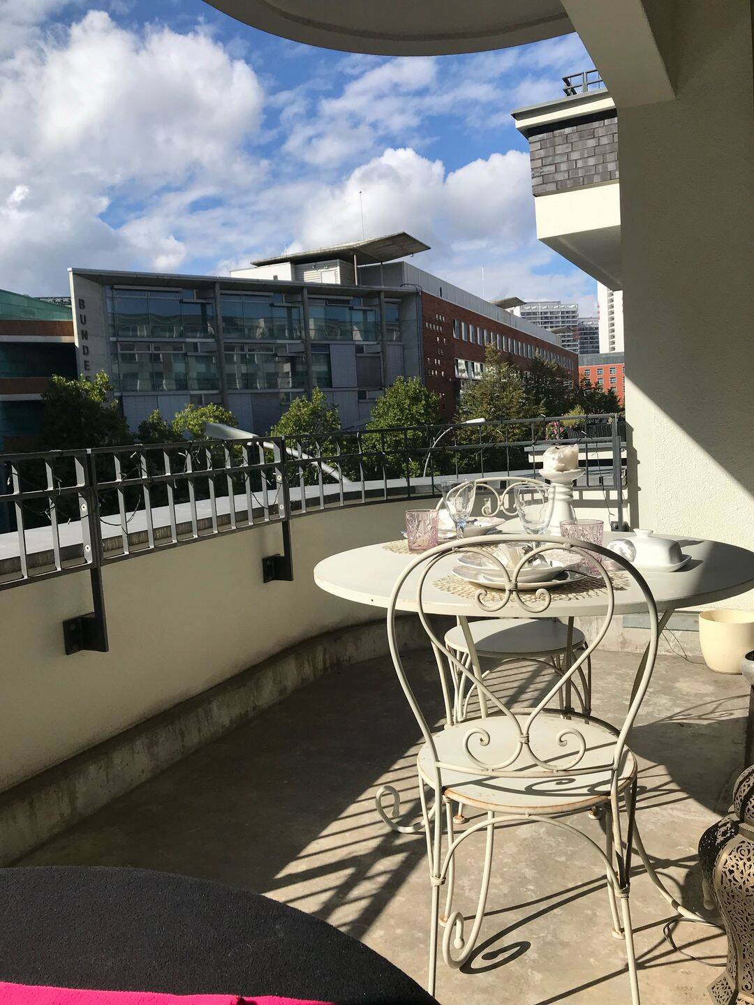 möblierte, voll ausgestattete 2 Zi-Wohnung mit Balkon in Mitte, 10117 Berlin (Mitte)