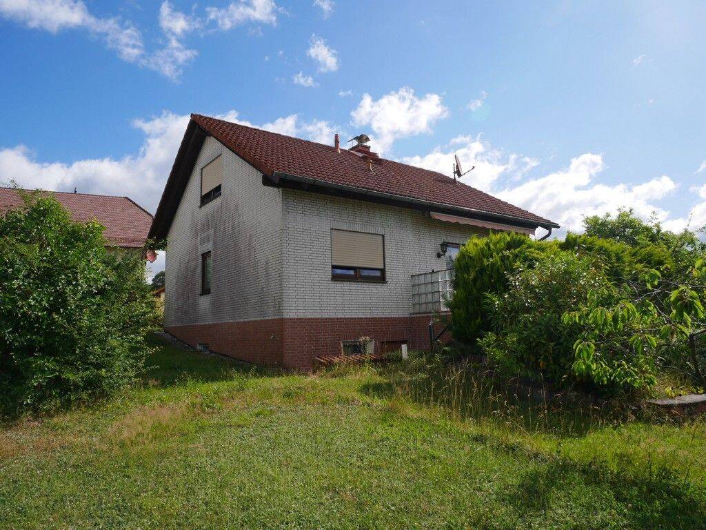 Einfamilienhaus mit Garten und Garage in Burkardroth-Oehrberg, 97705 Burkardroth