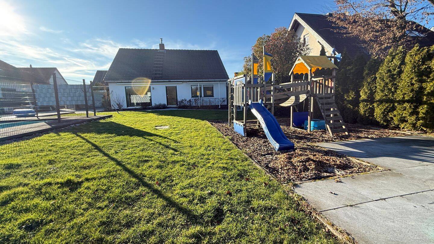 Traum Grundstück trifft modernen Wohnkomfort – 6 Zimmer, Pool, Sauna & Dampfsauna, 51381 Leverkusen (Bergisch Neukirchen Lützenkirchen Quettingen)
