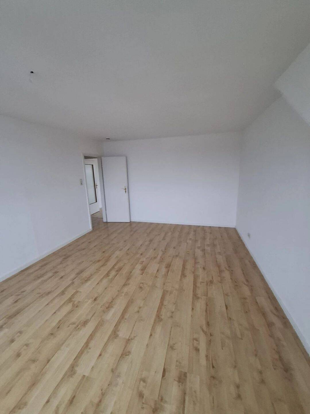 Helle 2- Zimmer Dachgeschosswohnung, 22047 Hamburg (Wandsbek Bramfeld Tonndorf)